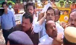 ആരെയും കൈയേറ്റം ചെയ്തില്ല,മാര്ച്ച് നടത്തിയവരെ തടയുക മാത്രമാണ് ചെയ്തത്;പാര്ലമെന്റ് സംഭവത്തില് വിശദീകരണവുമായി ഡല്ഹി പോലിസ് ആരെയും കൈയേറ്റം ചെയ്തില്ല,മാര്ച്ച് നടത്തിയവരെ തടയുക മാത്രമാണ് ചെയ്തത്;പാര്ലമെന്റ് സംഭവത്തില് വിശദീകരണവുമായി ഡല്ഹി പോലിസ്