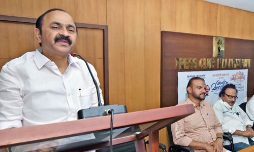 മലപ്പുറത്തിന്റെ മതസൗഹാര്ദ്ദ കഥകള് മലപ്പുറം മനസ്സ് പ്രകാശനം ചെയ്തു മലപ്പുറത്തിന്റെ മതസൗഹാര്ദ്ദ കഥകള് മലപ്പുറം മനസ്സ് പ്രകാശനം ചെയ്തു