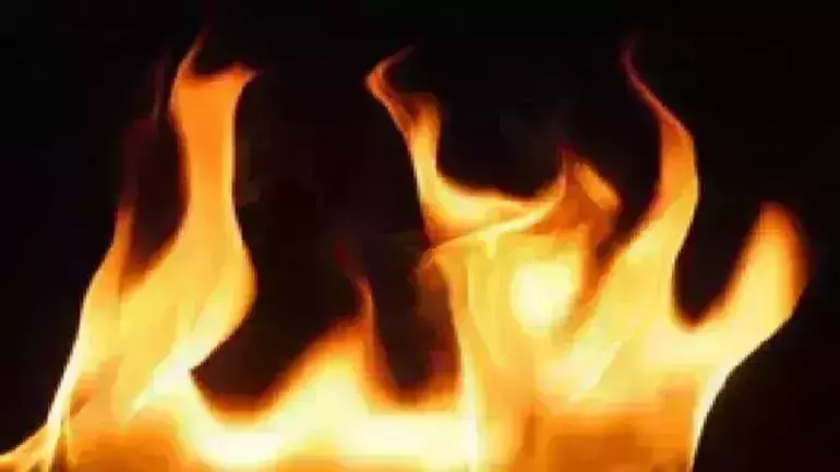 ചാര്ജിങിനിടെ ഇലക്ട്രിക് ബൈക്ക് പൊട്ടിത്തെറിച്ചു; അച്ഛനും മകള്ക്കും ദാരുണാന്ത്യം ചാര്ജിങിനിടെ ഇലക്ട്രിക് ബൈക്ക് പൊട്ടിത്തെറിച്ചു; അച്ഛനും മകള്ക്കും ദാരുണാന്ത്യം
