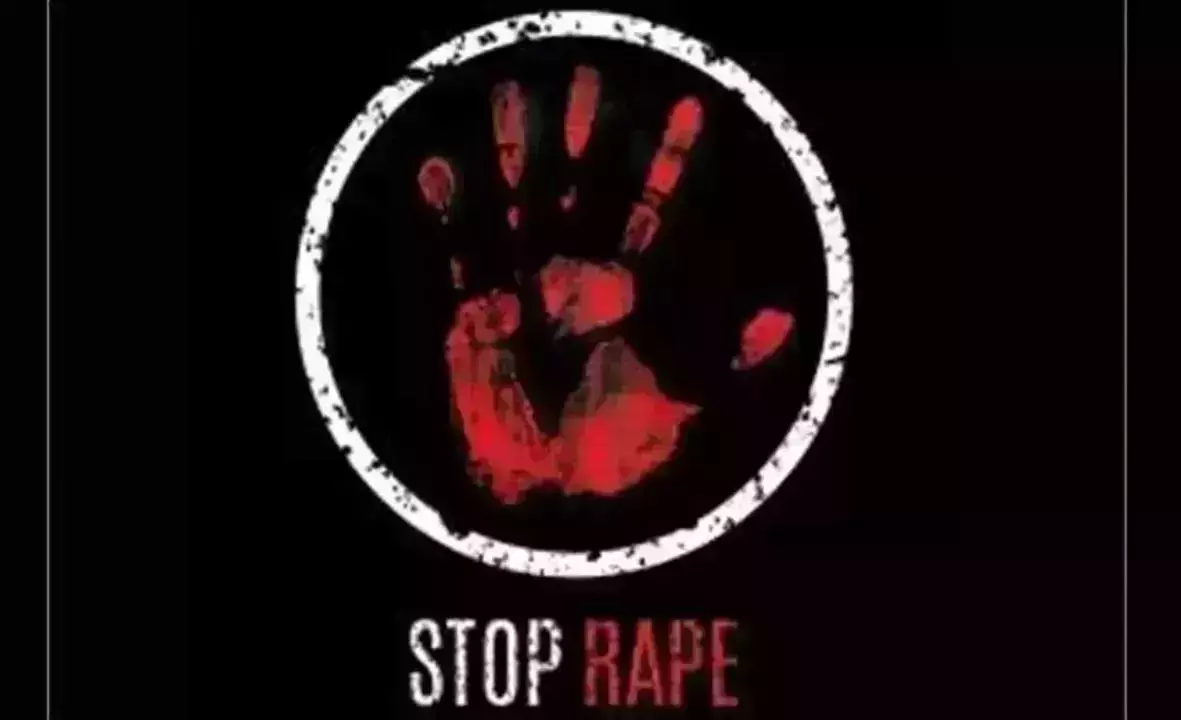 യുപിയില് ഭര്ത്താവിനെ മരത്തില് കെട്ടിയിട്ട് ഭാര്യയെ കൂട്ടബലാത്സംഗം ചെയ്തു; പ്രായപൂര്ത്തിയാകാത്തവര് ഉള്പ്പെടെ പത്ത് പേര് പിടിയില് യുപിയില് ഭര്ത്താവിനെ മരത്തില് കെട്ടിയിട്ട് ഭാര്യയെ കൂട്ടബലാത്സംഗം ചെയ്തു; പ്രായപൂര്ത്തിയാകാത്തവര് ഉള്പ്പെടെ പത്ത് പേര് പിടിയില്