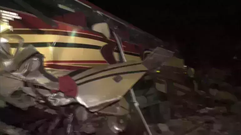 ആന്ധ്രാപ്രദേശില്‍ ബസ് കൊക്കയിലേക്ക് മറിഞ്ഞ് ഏഴ് മരണം; 45 പേര്‍ക്ക് പരിക്കേറ്റു