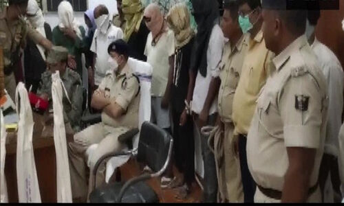 ബീഹാറില് ആയുധങ്ങളുമായി 12 പേര് അറസ്റ്റില് ബീഹാറില് ആയുധങ്ങളുമായി 12 പേര് അറസ്റ്റില്