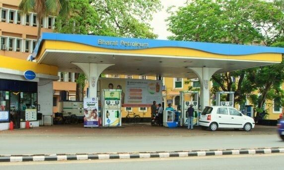 കോഴിക്കോട്ട് പെട്രോള് പമ്പുകള് തുറന്നുപ്രവര്ത്തിക്കണമെന്ന് കലക്ടര്; സുരക്ഷ നല്കും കോഴിക്കോട്ട് പെട്രോള് പമ്പുകള് തുറന്നുപ്രവര്ത്തിക്കണമെന്ന് കലക്ടര്; സുരക്ഷ നല്കും