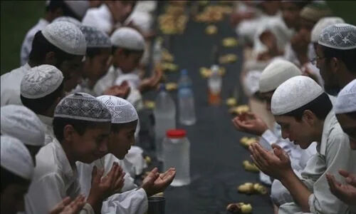 റമദാന്‍വ്രതം; മുസ് ലിം ജീവനക്കാര്‍ക്ക് ഒരു മണിക്കൂര്‍ നേരത്തെ പോകാന്‍ അനുമതി നല്‍കി തെലങ്കാന സര്‍ക്കാര്‍