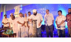 തിരിതെളിഞ്ഞു ; കൊച്ചിയില് ഇനി അഞ്ചു നാള് സിനിമയുടെ ഉല്സവം തിരിതെളിഞ്ഞു ; കൊച്ചിയില് ഇനി അഞ്ചു നാള് സിനിമയുടെ ഉല്സവം