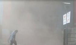 കാന്പൂരിലെ മാളില് തീപിടിത്തം കാന്പൂരിലെ മാളില് തീപിടിത്തം