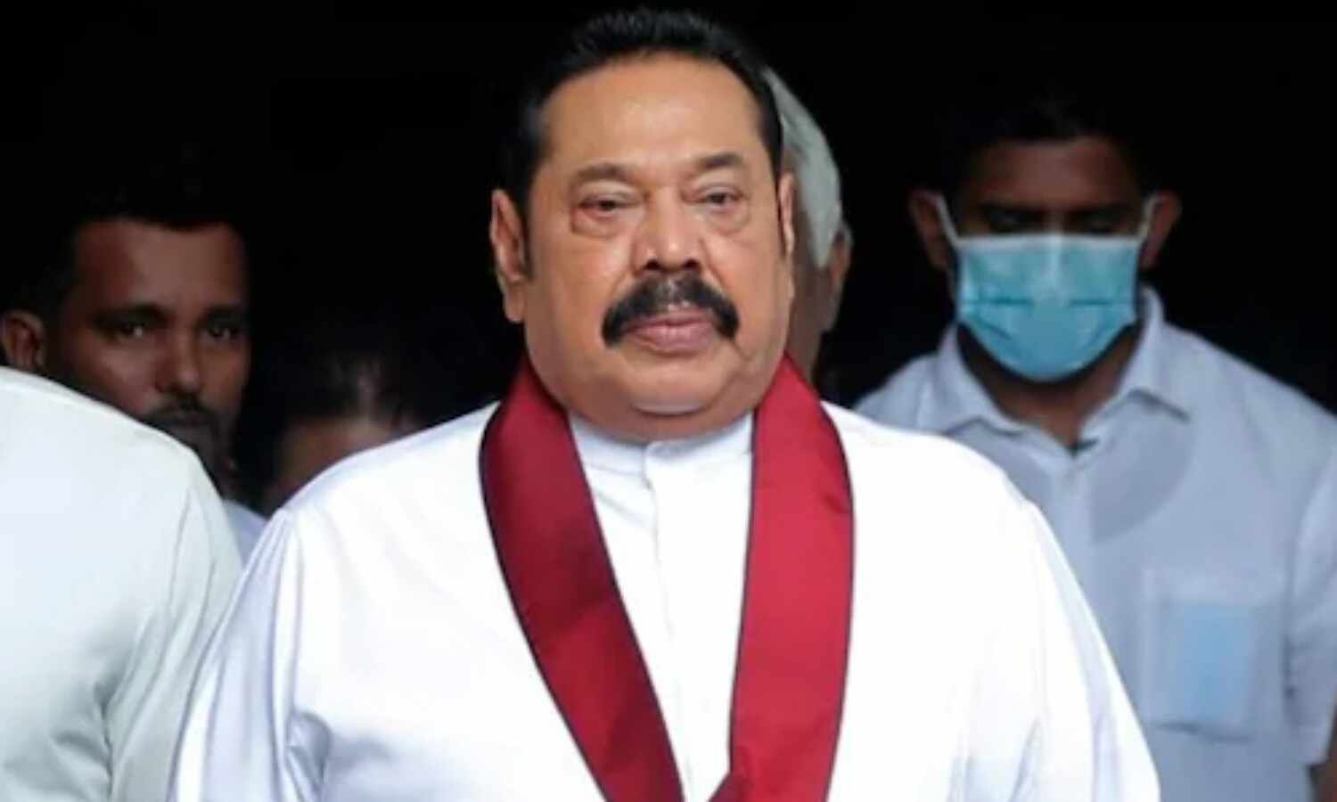 ശ്രീലങ്കന് കാബിനറ്റിലെ പ്രധാനമന്ത്രിയൊഴികെ മുഴുവന് അംഗങ്ങളും രാജിവച്ചു ശ്രീലങ്കന് കാബിനറ്റിലെ പ്രധാനമന്ത്രിയൊഴികെ മുഴുവന് അംഗങ്ങളും രാജിവച്ചു
