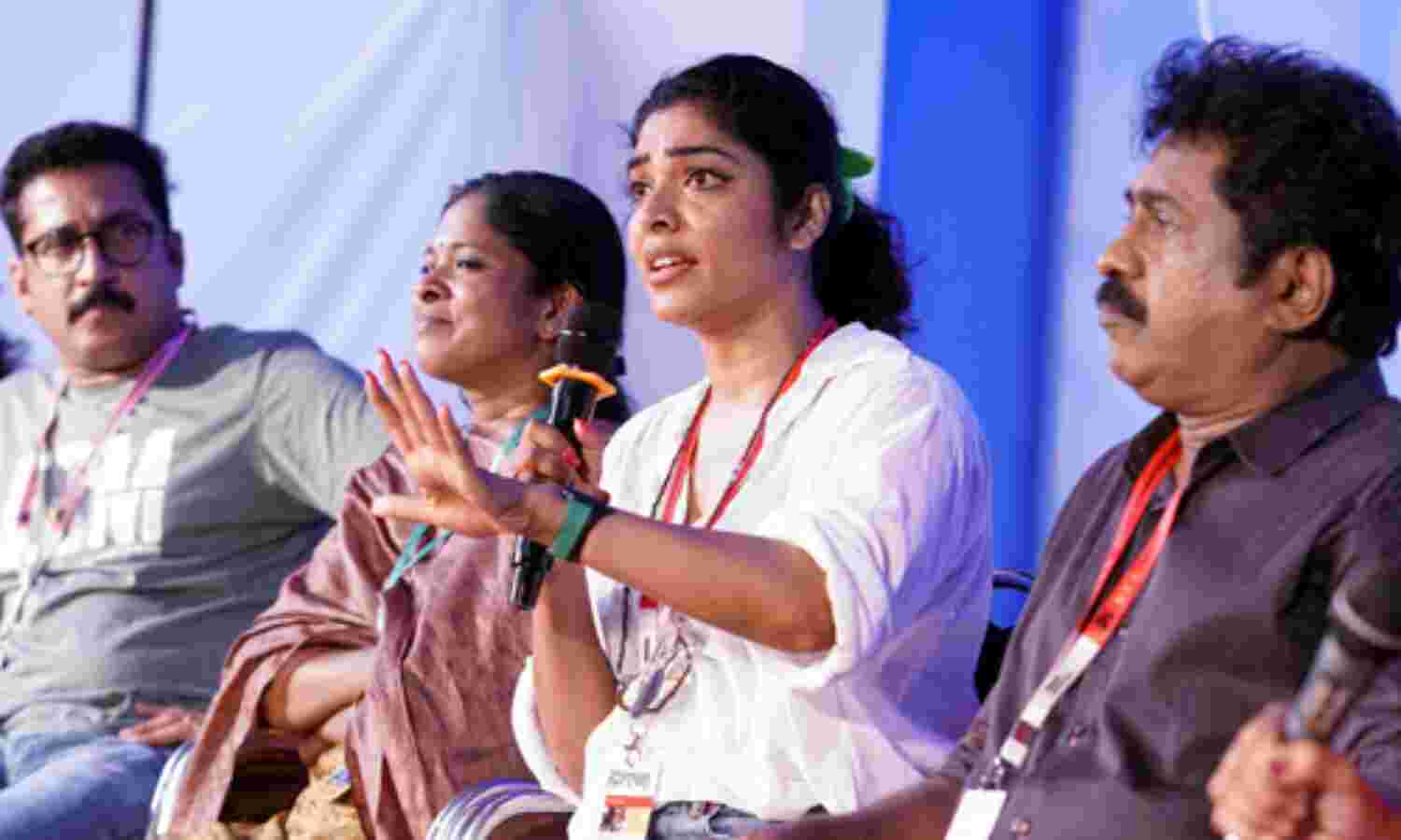 സിനിമാ മേഖലയില് ഇന്റേണല് കമ്മിറ്റി അനിവര്യമെന്ന് ചലച്ചിത്ര അക്കാദമി ;ലൈംഗിക അതിക്രമങ്ങളെ പറ്റി സിനിമ മേഖല ബോധവാന്മാരാകണമെന്ന് റിമ കല്ലിങ്കല് സിനിമാ മേഖലയില് ഇന്റേണല് കമ്മിറ്റി അനിവര്യമെന്ന് ചലച്ചിത്ര അക്കാദമി ;ലൈംഗിക അതിക്രമങ്ങളെ പറ്റി സിനിമ മേഖല ബോധവാന്മാരാകണമെന്ന് റിമ കല്ലിങ്കല്