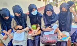 കര്‍ണാടയിലെ ഹിജാബ് വിലക്ക് അധ്യാപകരിലേക്കും; ഹിജാബ് ധരിക്കുന്നവരെ പരീക്ഷ ഡ്യൂട്ടിയില്‍ നിന്ന് മാറ്റാന്‍ ഉത്തരവിട്ട് സര്‍ക്കാര്‍