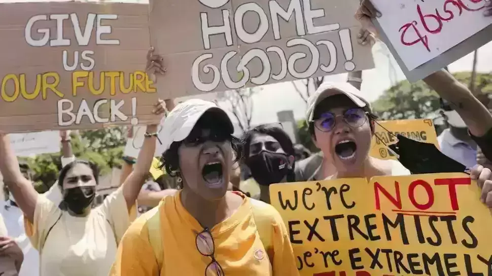 പദവിയേറ്റെടുത്ത് ഒരു ദിവസത്തിനു ശേഷം ശ്രീലങ്കയില് പുതിയ ധനമന്ത്രി രാജിവച്ചു പദവിയേറ്റെടുത്ത് ഒരു ദിവസത്തിനു ശേഷം ശ്രീലങ്കയില് പുതിയ ധനമന്ത്രി രാജിവച്ചു