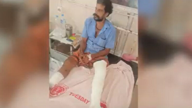 കണ്ണൂരിൽ ബിജെപി പ്രവർത്തകനെ വീട്ടിൽ കയറി വെട്ടിപ്പരിക്കേൽപിച്ചു കണ്ണൂരിൽ ബിജെപി പ്രവർത്തകനെ വീട്ടിൽ കയറി വെട്ടിപ്പരിക്കേൽപിച്ചു