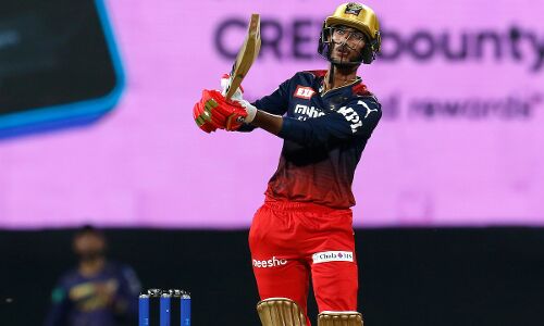 രാജസ്ഥാന് റോയല്സിന്റെ കുതിപ്പിന് റോയല് ചാലഞ്ചേഴ്സിന്റെ കടിഞ്ഞാണ് രാജസ്ഥാന് റോയല്സിന്റെ കുതിപ്പിന് റോയല് ചാലഞ്ചേഴ്സിന്റെ കടിഞ്ഞാണ്