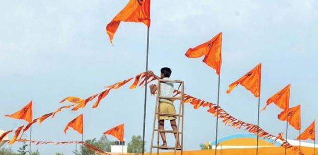 തടവുപുള്ളികള്ക്ക് ബൈബിള് നല്കുന്നു; കര്ണാടക ജയിലില് മതപരിവര്ത്തനമെന്ന് വിഎച്ച്പി തടവുപുള്ളികള്ക്ക് ബൈബിള് നല്കുന്നു; കര്ണാടക ജയിലില് മതപരിവര്ത്തനമെന്ന് വിഎച്ച്പി