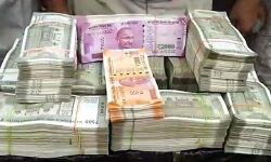 മലപ്പുറത്ത് വന് കുഴല്പ്പണ വേട്ട;കാറിന്റെ രഹസ്യ അറയില് കടത്തിയ 1.45 കോടി രൂപയുമായി രണ്ടുപേര് പിടിയില് മലപ്പുറത്ത് വന് കുഴല്പ്പണ വേട്ട;കാറിന്റെ രഹസ്യ അറയില് കടത്തിയ 1.45 കോടി രൂപയുമായി രണ്ടുപേര് പിടിയില്