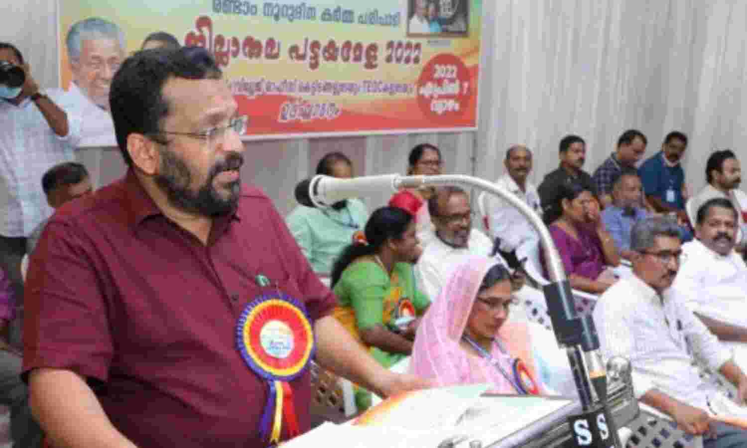 ഭൂമിയുടെ രേഖകള് ഇനി അവകാശികളെ തേടിയെത്തുമെന്ന് റവന്യു മന്ത്രി ഭൂമിയുടെ രേഖകള് ഇനി അവകാശികളെ തേടിയെത്തുമെന്ന് റവന്യു മന്ത്രി