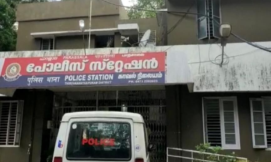തിരുവനന്തപുരത്ത് പോലിസ് പട്രോളിങ് വാഹനത്തില് കൈക്കൂലി പണം; പിടികൂടി വിജിലന്സ് തിരുവനന്തപുരത്ത് പോലിസ് പട്രോളിങ് വാഹനത്തില് കൈക്കൂലി പണം; പിടികൂടി വിജിലന്സ്
