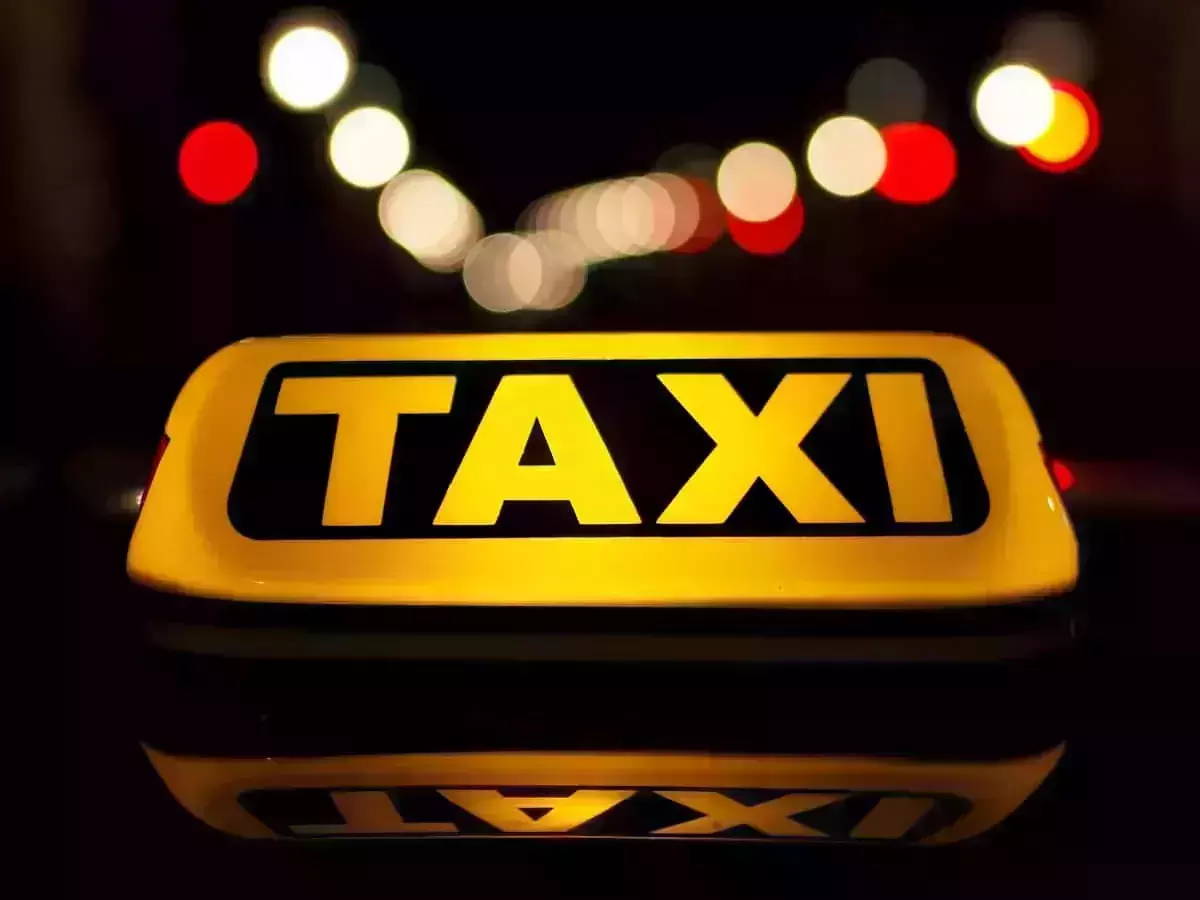 ഉറങ്ങുകയായിരുന്ന കുഞ്ഞിനെ ടാക്സിയില്‍ മറന്നുവെച്ച് രക്ഷിതാക്കള്‍; പോലിസ് ഇടപെട്ട് കുട്ടിയെ തിരികെ കിട്ടി