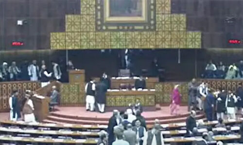 അവിശ്വാസപ്രമേയ നടപടി അവസാനിക്കാനിരിക്കെ മന്ത്രിസഭായോഗം വിളിച്ച് ഇമ്രാന് ഖാന് അവിശ്വാസപ്രമേയ നടപടി അവസാനിക്കാനിരിക്കെ മന്ത്രിസഭായോഗം വിളിച്ച് ഇമ്രാന് ഖാന്