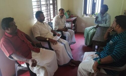 ഡോക്ടറുടെ അനാസ്ഥ മൂലം ഇരട്ടകുട്ടികള് മരിച്ച സംഭവം: എസ്ഡിപിഐ നേതാക്കള് വീട് സന്ദര്ശിച്ചു ഡോക്ടറുടെ അനാസ്ഥ മൂലം ഇരട്ടകുട്ടികള് മരിച്ച സംഭവം: എസ്ഡിപിഐ നേതാക്കള് വീട് സന്ദര്ശിച്ചു