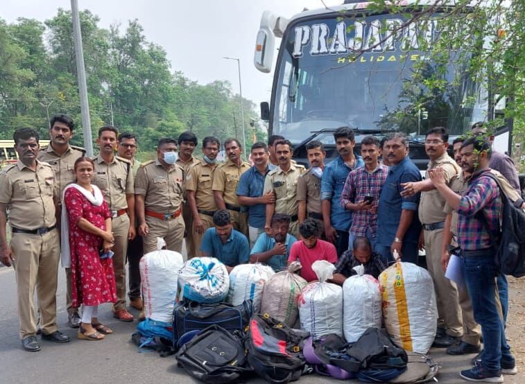 വാളയാര്‍ എക്‌സൈസ് ചെക്ക് പോസ്റ്റില്‍ വന്‍ കഞ്ചാവ് വേട്ട; ഒഡീഷയില്‍നിന്നെത്തിച്ച 82 കിലോഗ്രാം കഞ്ചാവ് പിടികൂടി, അഞ്ചു പേര്‍ അറസ്റ്റില്‍, ബസ് കസ്റ്റഡിയിലെടുത്തു