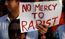 തൊടുപുഴയില് ജോലി വാഗ്ദാനം ചെയ്ത് പതിനേഴുകാരിയെ കൂട്ടബലാത്സംഗം ചെയ്തു; ആറു പേര് അറസ്റ്റില് തൊടുപുഴയില് ജോലി വാഗ്ദാനം ചെയ്ത് പതിനേഴുകാരിയെ കൂട്ടബലാത്സംഗം ചെയ്തു; ആറു പേര് അറസ്റ്റില്