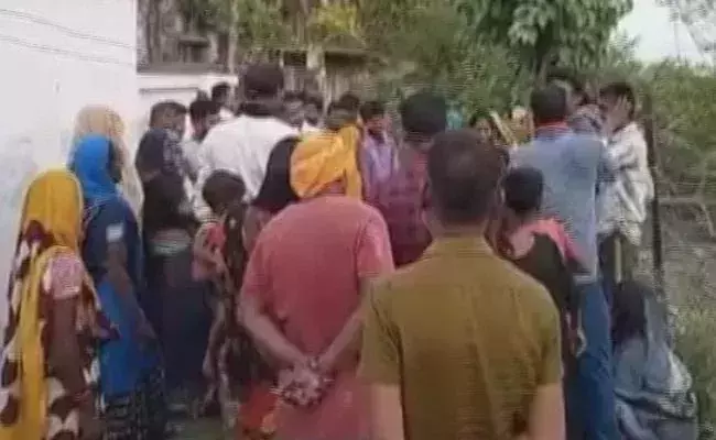 സ്ഥലംമാറ്റത്തിന് ഭാര്യയെ ഒരു രാത്രി കൂടെ വിടണമെന്ന് മേലുദ്യോഗസ്ഥന്‍;   വൈദ്യുതി വകുപ്പ് ജീവനക്കാരന്‍  തീകൊളുത്തി മരിച്ചു