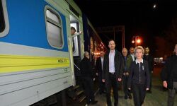 റഷ്യക്കെതിരേ ഉപരോധം കടുപ്പിയ്ക്കും; യൂറോപ്യന്‍ കമ്മീഷന്‍ മേധാവി യുക്രെയ്‌നിലെത്തി