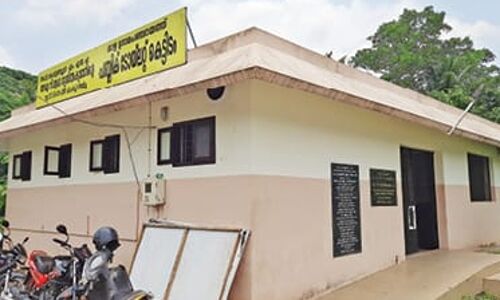 ലക്ഷങ്ങൾ ചെലവഴിച്ച് നിർമ്മിച്ച കംഫര്‍ട്ട് സ്റ്റേഷന്‍ കൊണ്ട് ആര്‍ക്കും ഉപകാരമില്ല