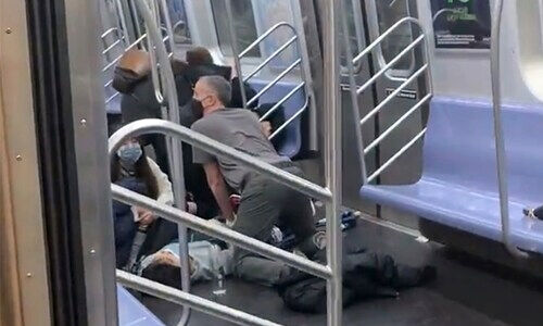 ബ്രൂക്ക്ലിന് സബ് വേയിലെ വെടിവയ്പ്: 16 പേര്ക്ക് പരിക്ക്; ഗ്യാസ് മാസ്ക് വച്ചയാള്ക്കുവേണ്ടി വ്യാപക അന്വേഷണം ബ്രൂക്ക്ലിന് സബ് വേയിലെ വെടിവയ്പ്: 16 പേര്ക്ക് പരിക്ക്; ഗ്യാസ് മാസ്ക് വച്ചയാള്ക്കുവേണ്ടി വ്യാപക അന്വേഷണം