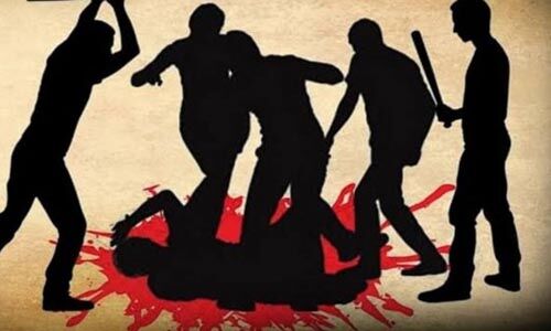 പശുവിനെ കശാപ്പ് ചെയ്‌തെന്നാരോപിച്ച് ഫാം ഹൗസ് സൂക്ഷിപ്പുകാരനെ തല്ലിക്കൊന്നു; നാല് പേര്‍ക്ക് പരിക്ക്