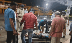 ആന്ധ്രയില് ട്രെയിന് ഇടിച്ച് ഏഴുമരണം ആന്ധ്രയില് ട്രെയിന് ഇടിച്ച് ഏഴുമരണം