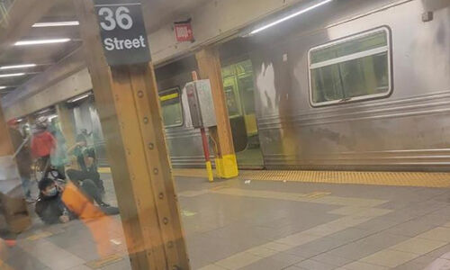 ന്യൂയോര്ക്ക് ബ്രൂക്ക്ലിന് സബ് വേയില് ആക്രമണം; നിരവധി പേര്ക്ക് പരിക്ക് ന്യൂയോര്ക്ക് ബ്രൂക്ക്ലിന് സബ് വേയില് ആക്രമണം; നിരവധി പേര്ക്ക് പരിക്ക്