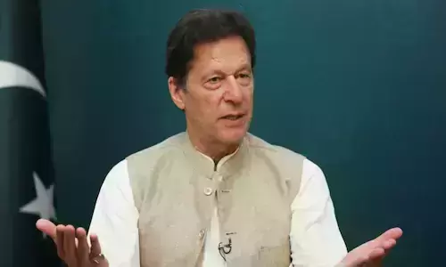 അറസ്റ്റ് അസാധു; ഇംറാന് ഖാനെ ഉടന് മോചിപ്പിക്കണമെന്ന് പാക് സുപ്രിം കോടതി അറസ്റ്റ് അസാധു; ഇംറാന് ഖാനെ ഉടന് മോചിപ്പിക്കണമെന്ന് പാക് സുപ്രിം കോടതി