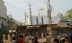 ഖാര്ഗോണിലെ ഹിന്ദുത്വരുടെ അഴിഞ്ഞാട്ടം; ഏറ്റുമുട്ടല് ആരംഭിച്ചത് ഹിന്ദുത്വരും പോലിസും തമ്മില്; അറസ്റ്റിനും വീടുതകര്ക്കലിനും ഇരകളായത് മുസ്ലിംകള് ഖാര്ഗോണിലെ ഹിന്ദുത്വരുടെ അഴിഞ്ഞാട്ടം; ഏറ്റുമുട്ടല് ആരംഭിച്ചത് ഹിന്ദുത്വരും പോലിസും തമ്മില്; അറസ്റ്റിനും വീടുതകര്ക്കലിനും ഇരകളായത് മുസ്ലിംകള്