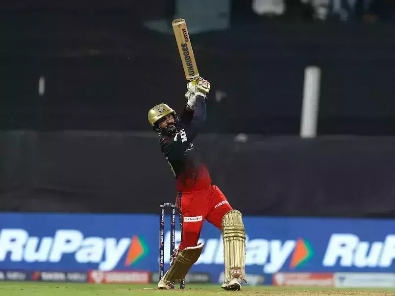 കാര്ത്തിക്കിനും മാക്സ്വെല്ലിനും അര്ദ്ധസെഞ്ചുറി; ആര്സിബി മികച്ച നിലയില് കാര്ത്തിക്കിനും മാക്സ്വെല്ലിനും അര്ദ്ധസെഞ്ചുറി; ആര്സിബി മികച്ച നിലയില്