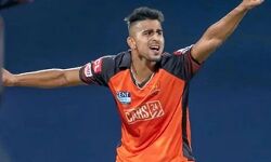 ഉമ്രാന് മാലിഖ് ലോകകപ്പ് ടീമില് ഇടം നേടും; റാഷിദ് ലത്തീഫ് ഉമ്രാന് മാലിഖ് ലോകകപ്പ് ടീമില് ഇടം നേടും; റാഷിദ് ലത്തീഫ്