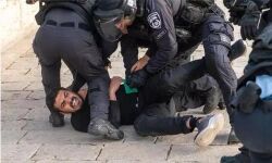 അല് അഖ്സ പള്ളിയില് വീണ്ടും ഇസ്രായേല് നരനായാട്ട്; വിശ്വാസികള്ക്ക് നേരേ ലാത്തിച്ചാര്ജും ഗ്രനേഡും, നൂറുകണക്കിന് പേരെ തടഞ്ഞുവച്ചു അല് അഖ്സ പള്ളിയില് വീണ്ടും ഇസ്രായേല് നരനായാട്ട്; വിശ്വാസികള്ക്ക് നേരേ ലാത്തിച്ചാര്ജും ഗ്രനേഡും, നൂറുകണക്കിന് പേരെ തടഞ്ഞുവച്ചു