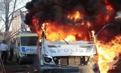 സ്വീഡനില് ഖുര്ആര് കത്തിച്ചതിനെ അപലപിച്ച് അറബ് രാജ്യങ്ങള് സ്വീഡനില് ഖുര്ആര് കത്തിച്ചതിനെ അപലപിച്ച് അറബ് രാജ്യങ്ങള്