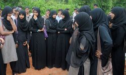 കര്‍ണാടകയില്‍ എസ്എസ്എല്‍സി പരീക്ഷയ്ക്കു പിന്നാലെ പിയുസി പരീക്ഷയ്ക്കും ഹിജാബിന് വിലക്ക്