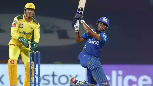 ആദ്യം തകര്‍ന്നു; പിന്നെ ഉയര്‍ത്തെഴുന്നേറ്റു; മുംബൈക്കെതിരേ ചെന്നൈ ലക്ഷ്യം  156 റണ്‍സ്