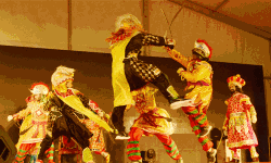 കാറല്‍സ്മാന്‍ ചക്രവര്‍ത്തിയുടെ കഥ പറഞ്ഞ് ഗോതുരുത്തിന്റെ ചവിട്ടുനാടകം