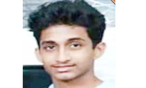 കണ്ണൂരില് പതിനാലുകാരന് വീട്ടിനകത്ത് തൂങ്ങിമരിച്ച നിലയില് കണ്ണൂരില് പതിനാലുകാരന് വീട്ടിനകത്ത് തൂങ്ങിമരിച്ച നിലയില്