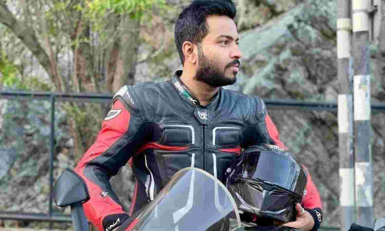 മലയാളി ബൈക്ക് റേസര് യുഎഇയില് അപകടത്തില് മരിച്ചു മലയാളി ബൈക്ക് റേസര് യുഎഇയില് അപകടത്തില് മരിച്ചു