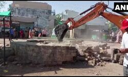 ഇടിച്ചു നിരത്തല് നിര്ത്താതെ ഗുജറാത്ത്; ഹിമന്ത് നഗറില് ഒഴിപ്പിക്കല് ഇടിച്ചു നിരത്തല് നിര്ത്താതെ ഗുജറാത്ത്; ഹിമന്ത് നഗറില് ഒഴിപ്പിക്കല്