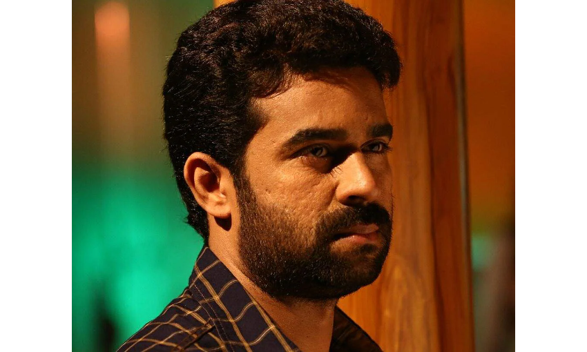 ബലാത്സംഗക്കേസ്: നിര്മാതാവ് വിജയ് ബാബു ഒളിവില്; തിരച്ചില് ശക്തമാക്കി പോലിസ് ബലാത്സംഗക്കേസ്: നിര്മാതാവ് വിജയ് ബാബു ഒളിവില്; തിരച്ചില് ശക്തമാക്കി പോലിസ്