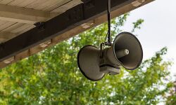 ആരാധനാലയങ്ങളിലെ ശബ്ദമലിനീകരണം: കുട്ടികള്‍ പരാതിപ്പെട്ടാല്‍ രണ്ട് മണിക്കൂറിനുള്ളില്‍ പരിഹരിക്കണമെന്ന് ബാലാവകാശ കമ്മീഷന്‍