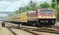 ട്രെയിനില്‍ യാത്രക്കാരന്‍ തൂങ്ങി മരിച്ച നിലയില്‍