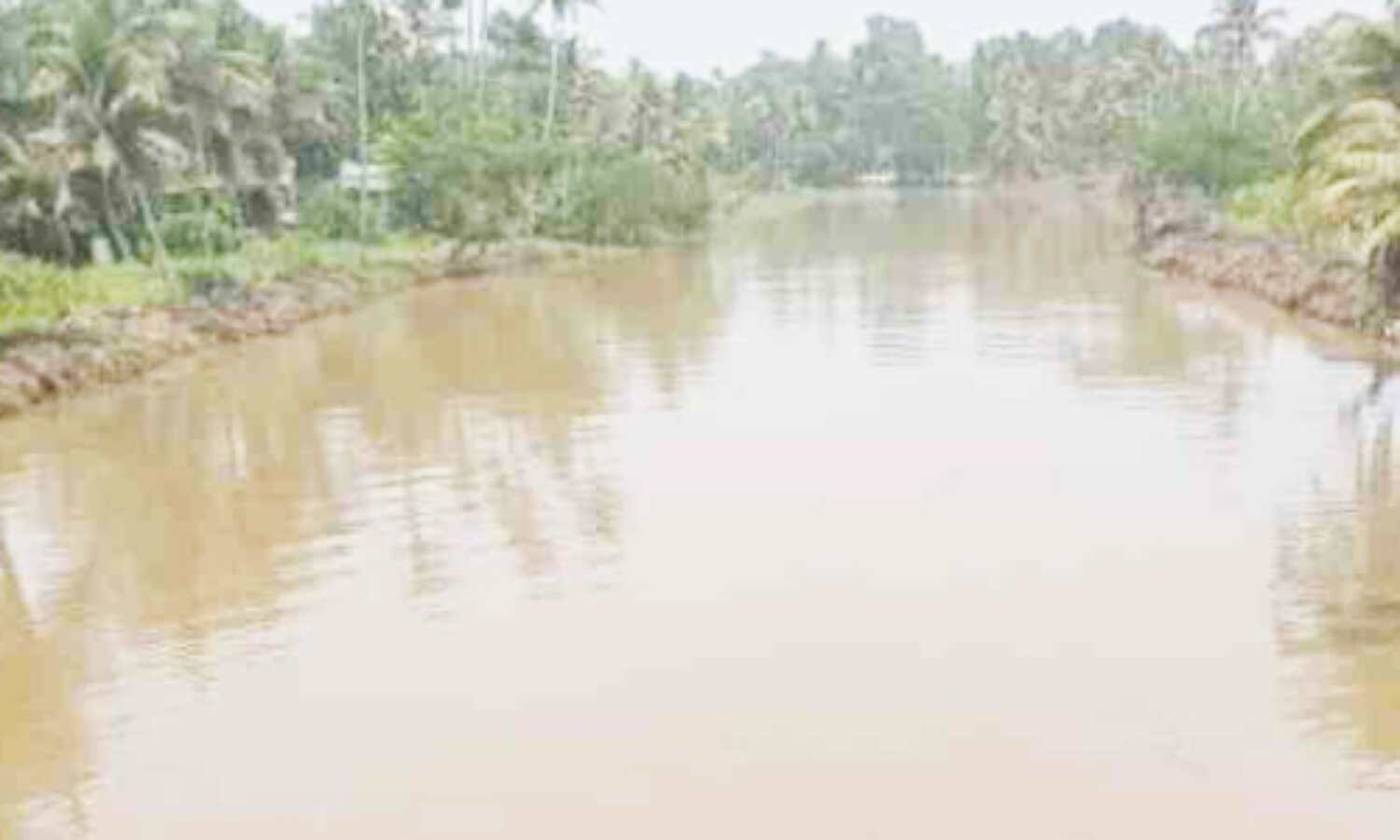 ഓപറേഷന് വാഹിനി; പെരിയാറിന്റെ കൈവഴികളില് നിന്ന് നീക്കം ചെയ്തത് 3,62,966 ഘന മീറ്റര് എക്കലും ചെളിയും ഓപറേഷന് വാഹിനി; പെരിയാറിന്റെ കൈവഴികളില് നിന്ന് നീക്കം ചെയ്തത് 3,62,966 ഘന മീറ്റര് എക്കലും ചെളിയും