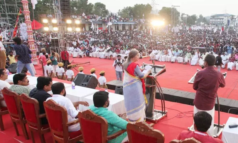 ബുൾഡോസർ മെഷീനല്ല; ന്യൂനപക്ഷങ്ങളെ ഇല്ലായ്മ ചെയ്യാനുള്ള പ്രതീകം: ബൃന്ദ കാരാട്ട് ബുൾഡോസർ മെഷീനല്ല; ന്യൂനപക്ഷങ്ങളെ ഇല്ലായ്മ ചെയ്യാനുള്ള പ്രതീകം: ബൃന്ദ കാരാട്ട്