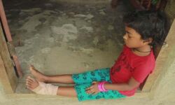 ബുക്കിന്റെ പേപ്പര്‍ കീറിയതിന് നാലു വയസുകാരിക്ക് മര്‍ദനം;അങ്കണവാടി ജീവനക്കാരിക്കെതിരേ ജാമ്യമില്ലാ വകുപ്പ് പ്രകാരം കേസ്